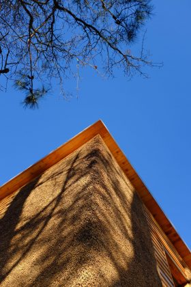 Une maison de rozo_vêture roseau